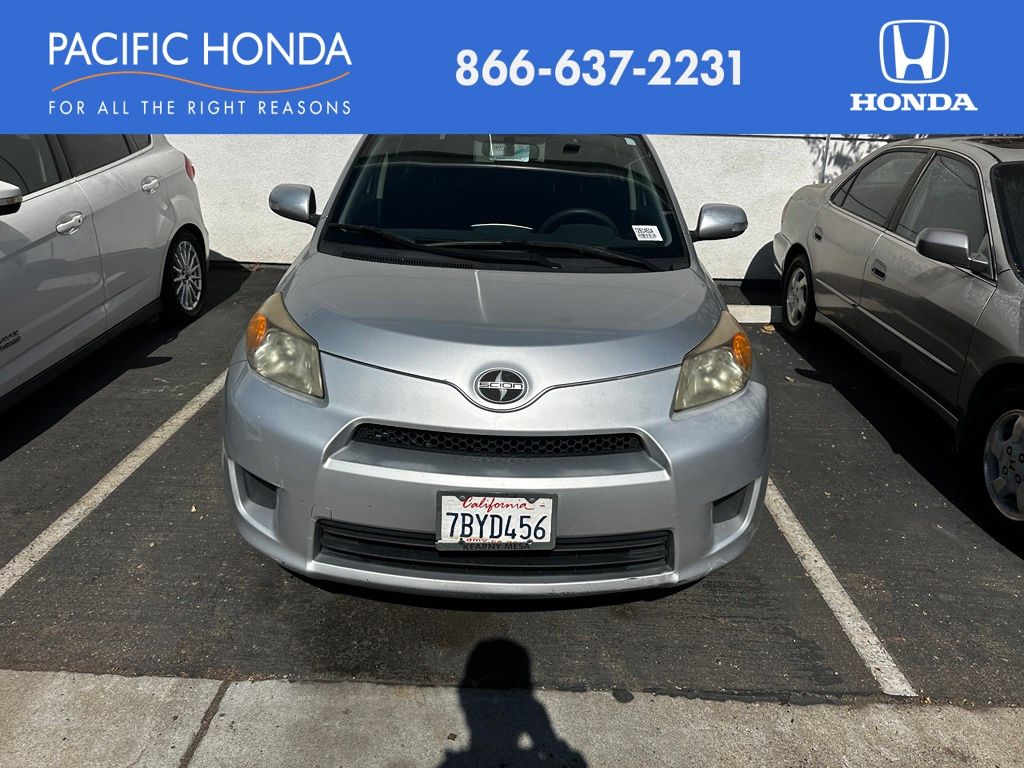 Classic Silver Metallic 2013 Scion xD Hatchback Front-Wheel Drive 4-Speed Automatic Overdrive