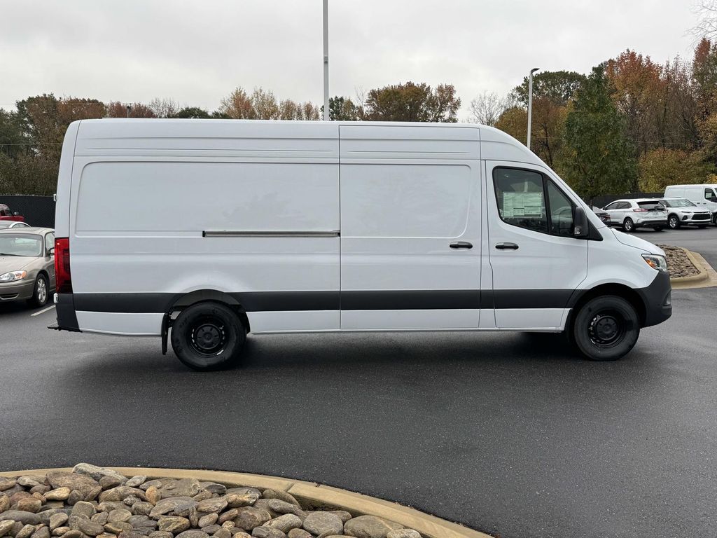 2024 Mercedes-Benz Sprinter 2500 9