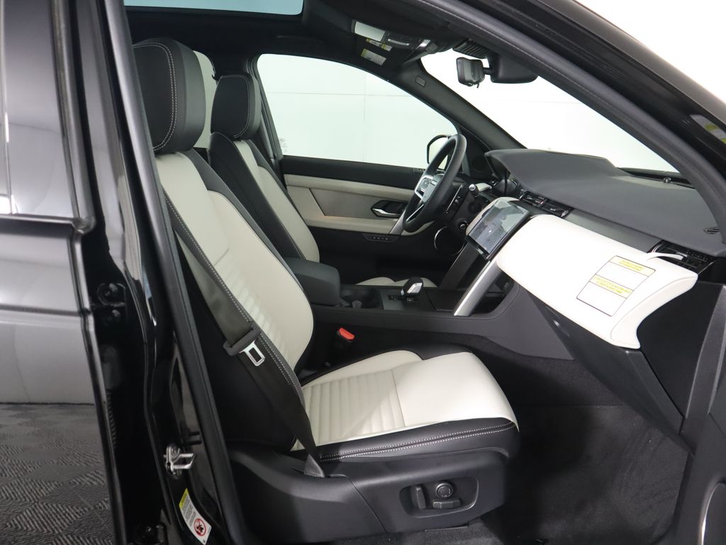 Thumbnail: 2025 Land Rover Discovery Sport - 21