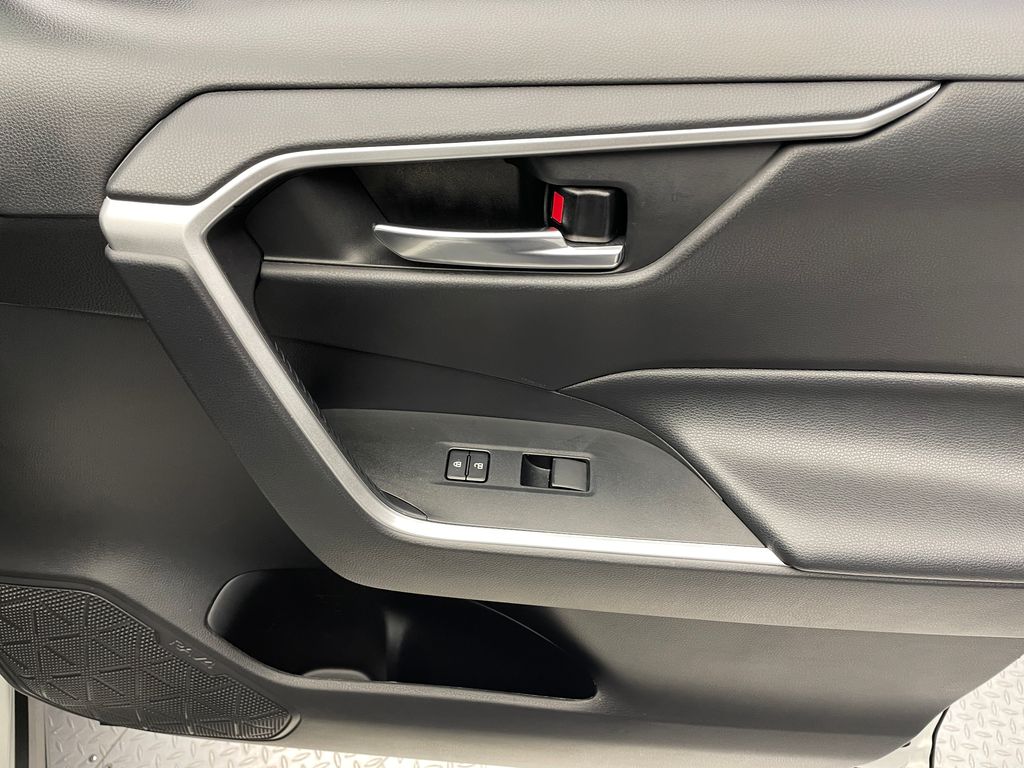 2020 Toyota RAV4 XLE 15