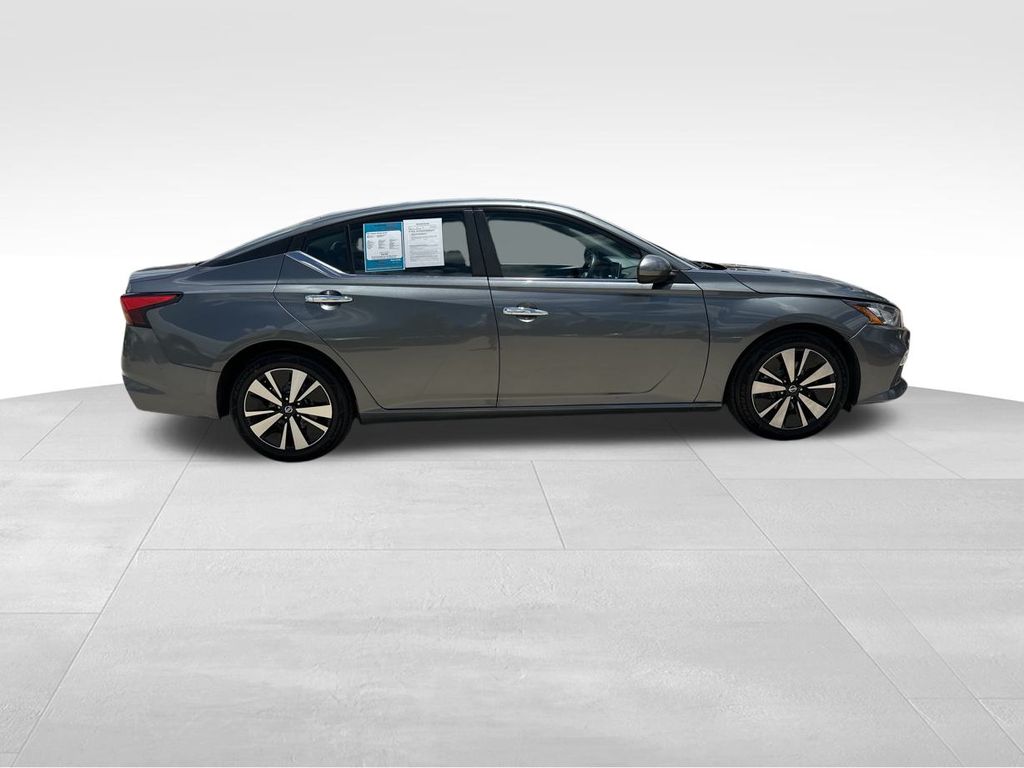 2021 Gun Metallic Nissan Altima 2.5 SV FWD Sedan