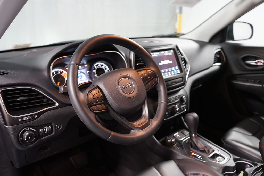Thumbnail: 2019 Jeep Cherokee - 7