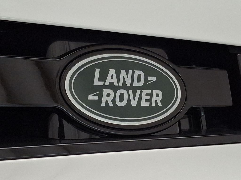 2025 Land Rover Defender 110 19