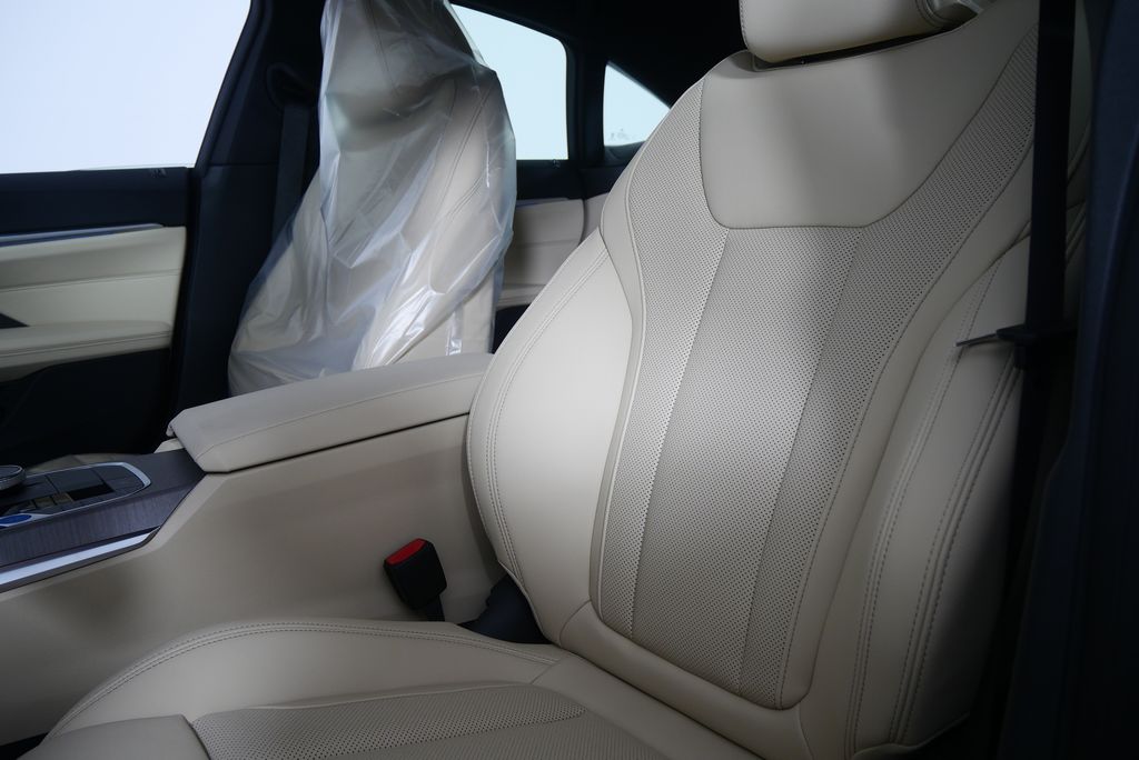2025 BMW i4 eDrive40 10