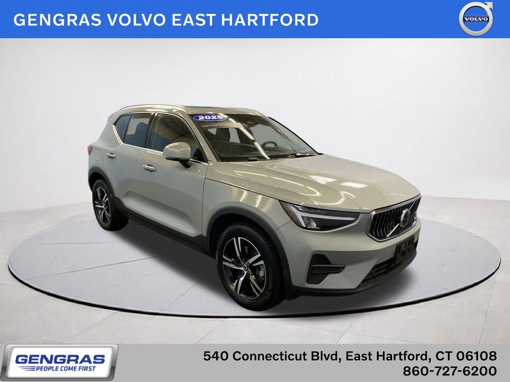2025 Volvo XC40 B5 Core Bright Theme AWD