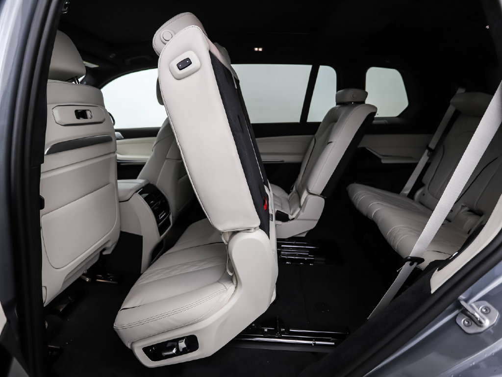 Thumbnail: 2027 BMW X7 - 25