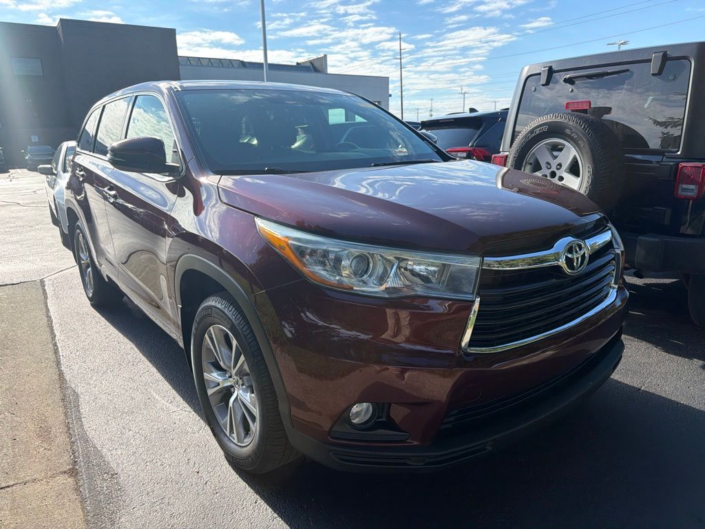 Thumbnail: 2015 Toyota Highlander - 4