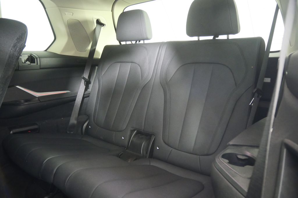 Thumbnail: 2021 BMW X7 - 18