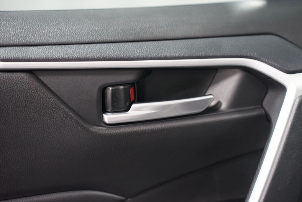 Thumbnail: 2025 Toyota RAV4 - 32