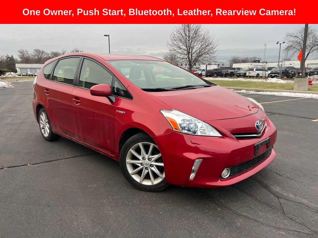 2013 Toyota Prius v Five's photo