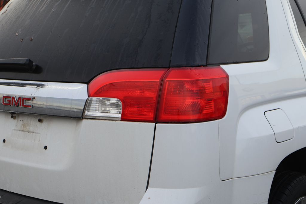 Thumbnail: 2015 GMC Terrain - 9