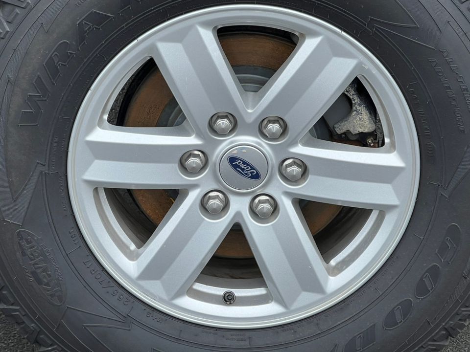View vehicle photo 7