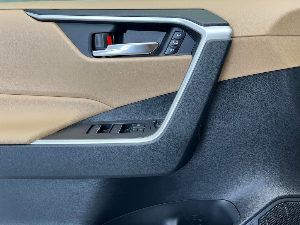 2023 Toyota RAV4 XLE Premium 21