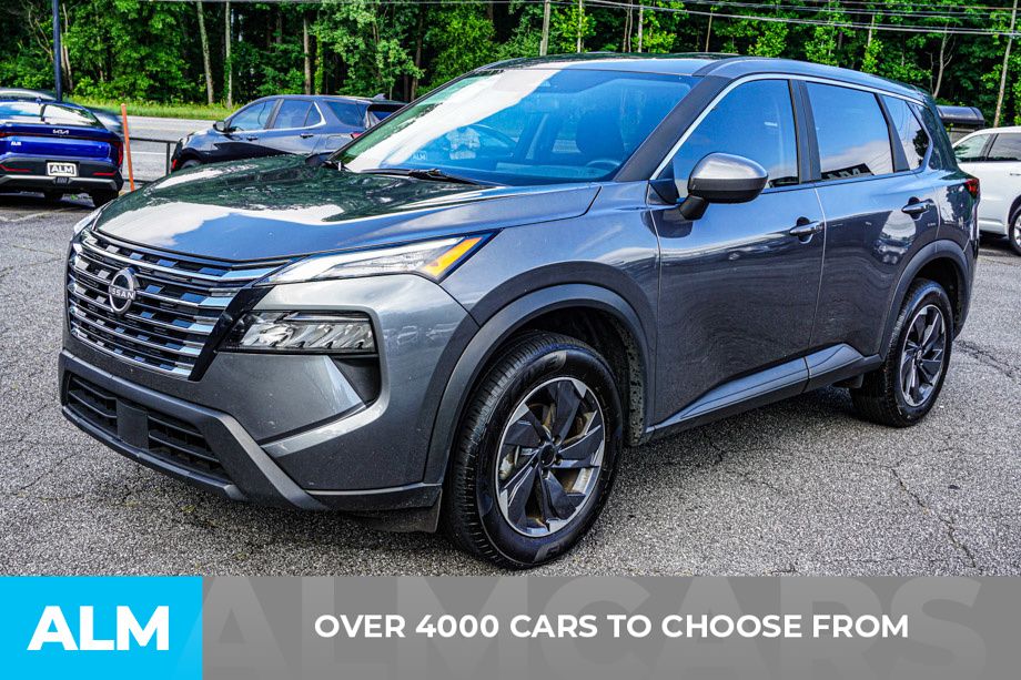 Used 2025 Gray Nissan SV image 3