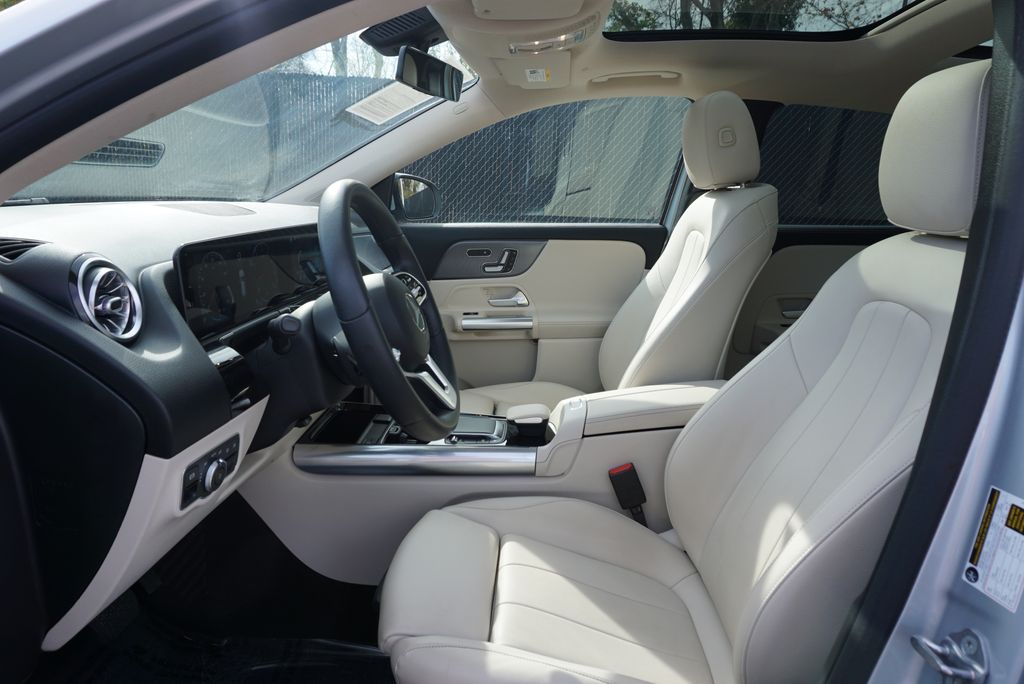 Thumbnail: 2021 Mercedes-Benz GLA - 9