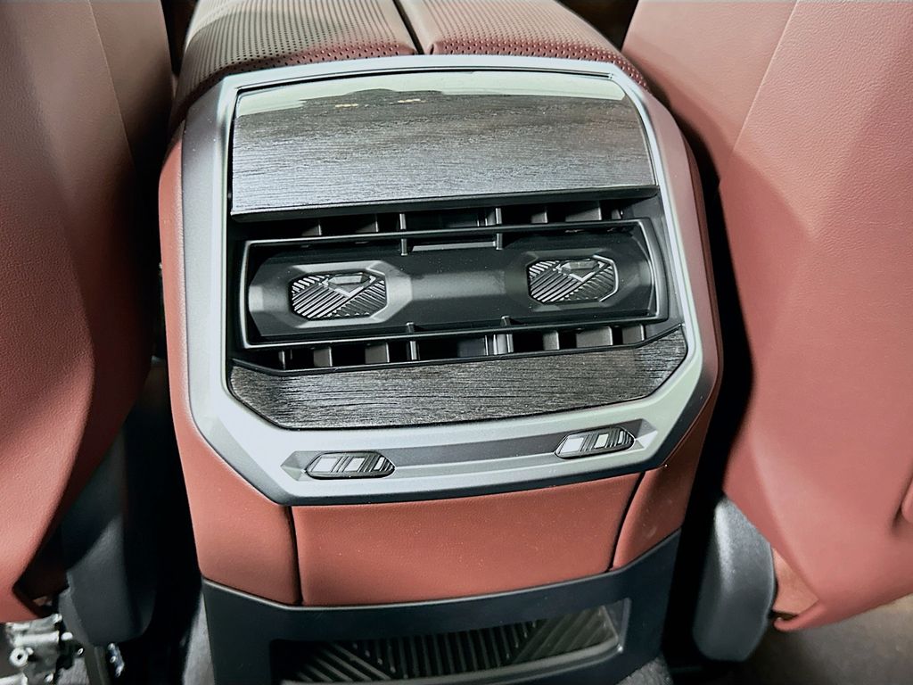 Thumbnail: 2026 BMW 7 Series - 18