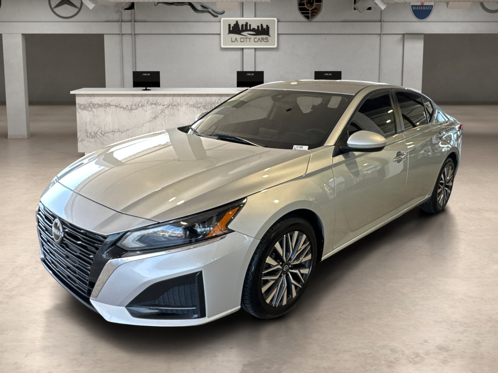 Brilliant Silver Metallic 2023 Nissan Altima Sedan Front-Wheel Drive Continuously Variable Transmission