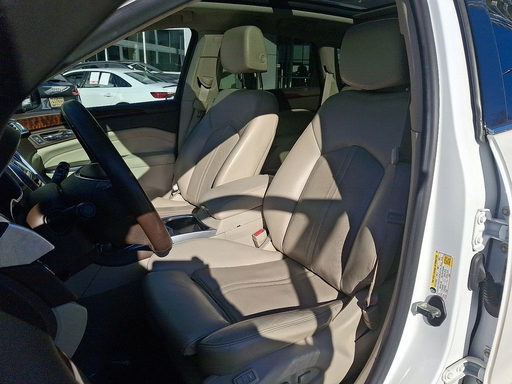 Thumbnail: 2015 Cadillac SRX - 13