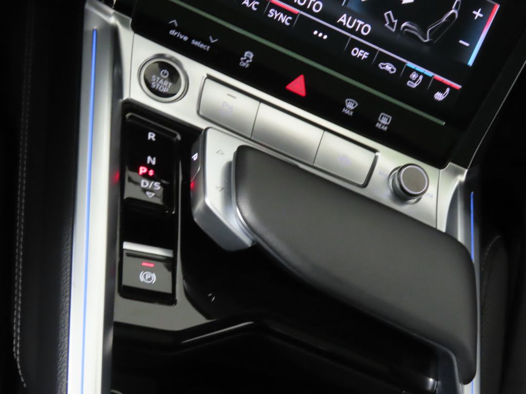 Thumbnail: 2022 Audi e-tron - 22