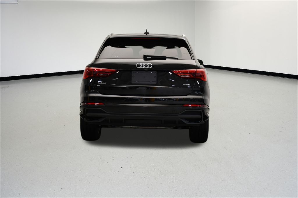 Thumbnail: 2025 Audi Q3 - 4