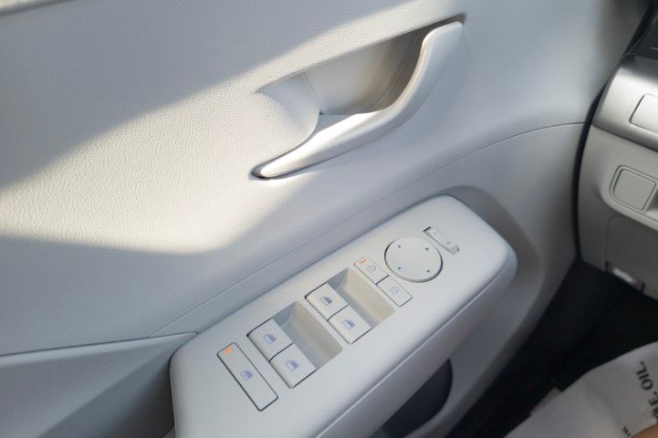 New 2027 White Hyundai SE image 25