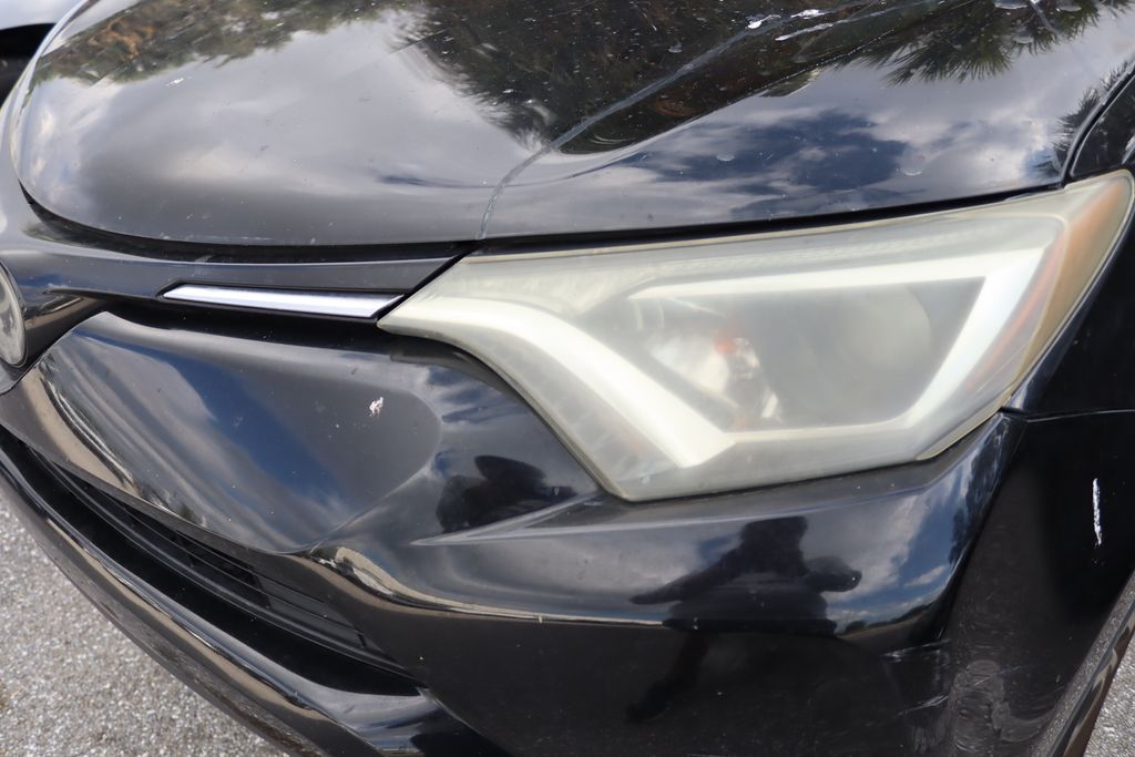 Thumbnail: 2018 Toyota RAV4 - 3