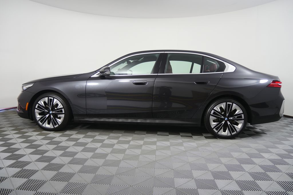 Thumbnail: 2025 BMW 5 Series - 6