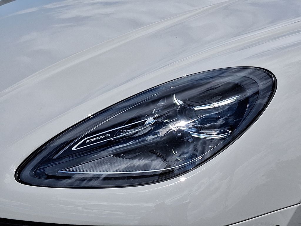 2024 Porsche Macan T 12