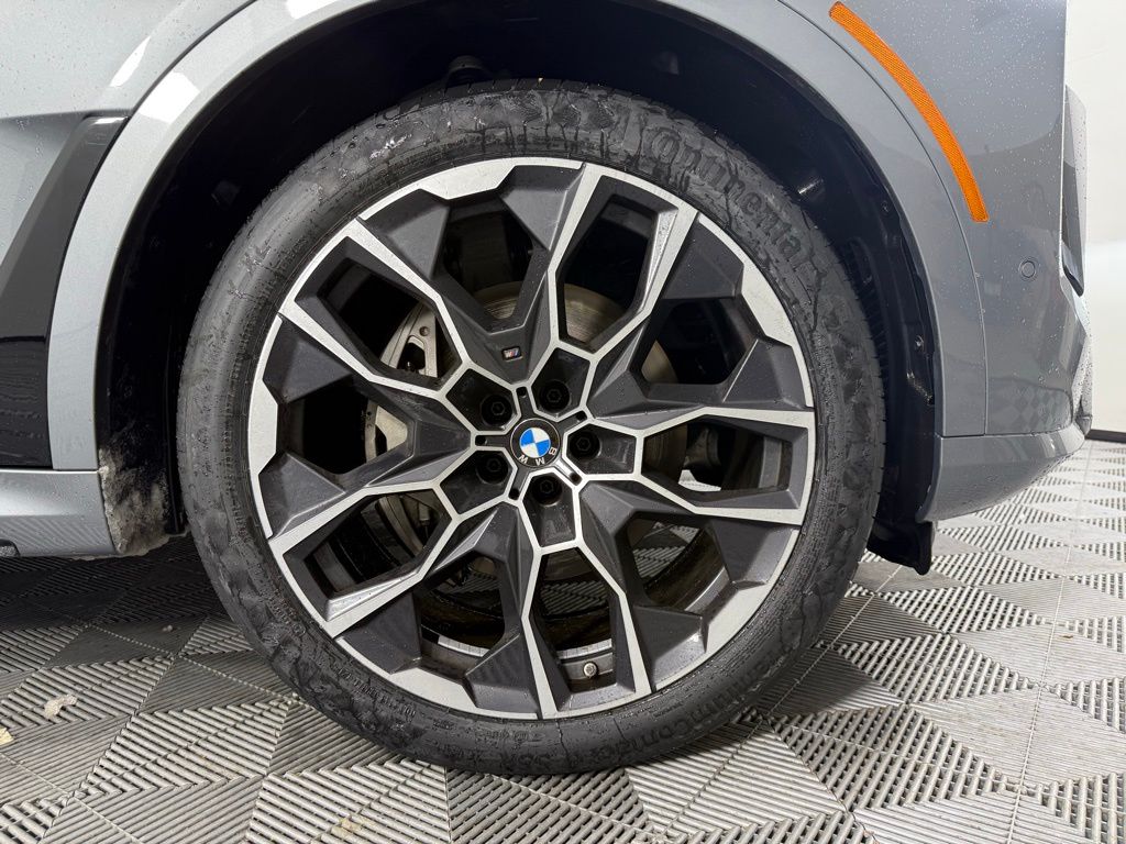 Thumbnail: 2024 BMW X7 - 11