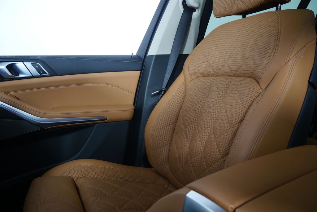 Thumbnail: 2024 BMW X7 - 29