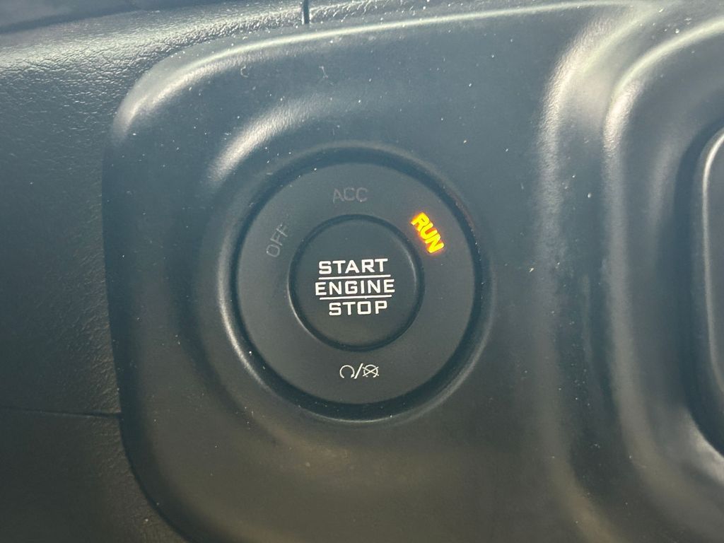 Used 2022 Granite Crystal Metallic Clearcoat Jeep Sport image 21