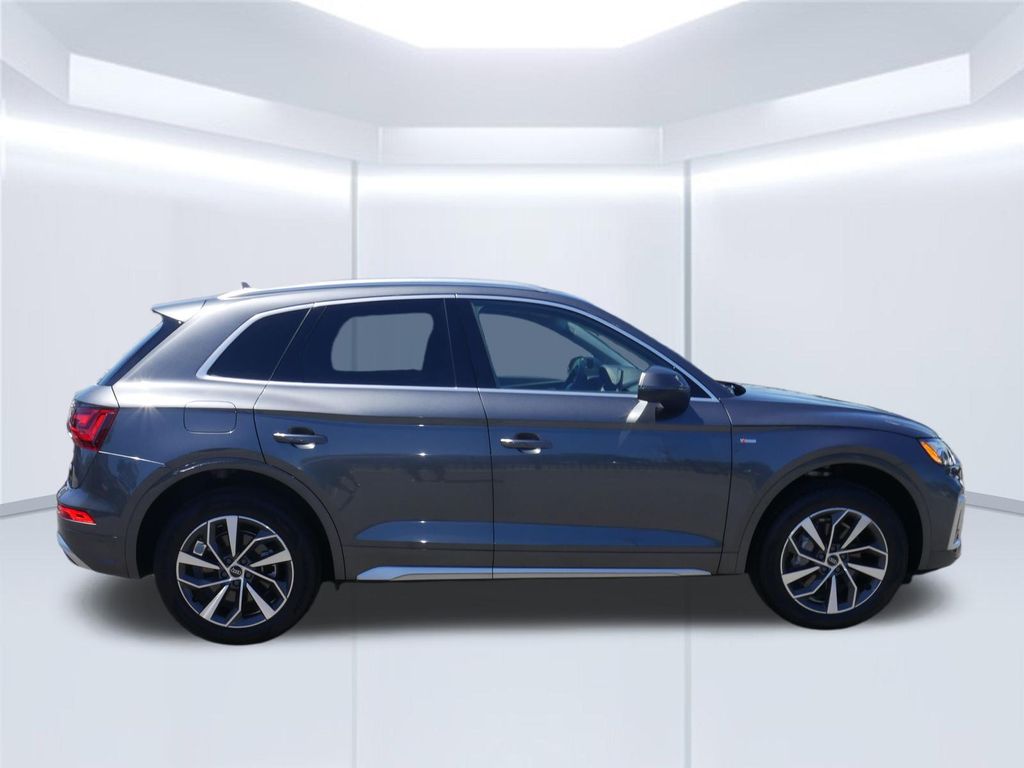 Thumbnail: 2023 Audi Q5 - 11