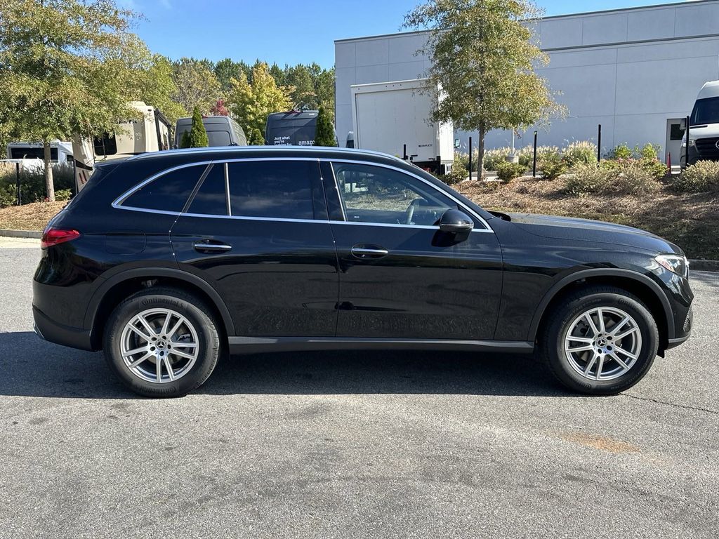 2025 Mercedes-Benz GLC GLC 300 9