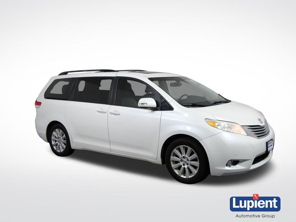 White (Blizzard Pearl) 2014 Toyota Sienna Minivan Front-Wheel Drive 6-Speed Automatic Overdrive