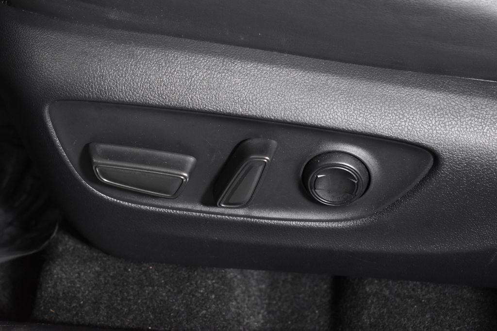 Thumbnail: 2023 Toyota RAV4 - 29