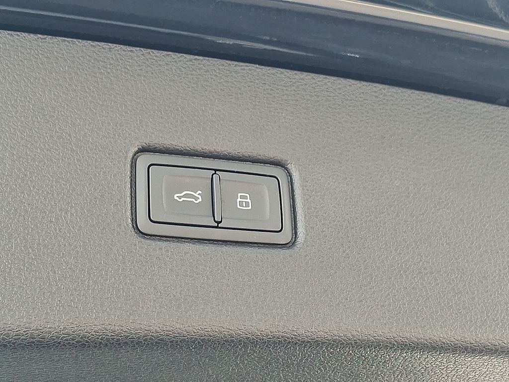 Thumbnail: 2024 Audi SQ5 - 29