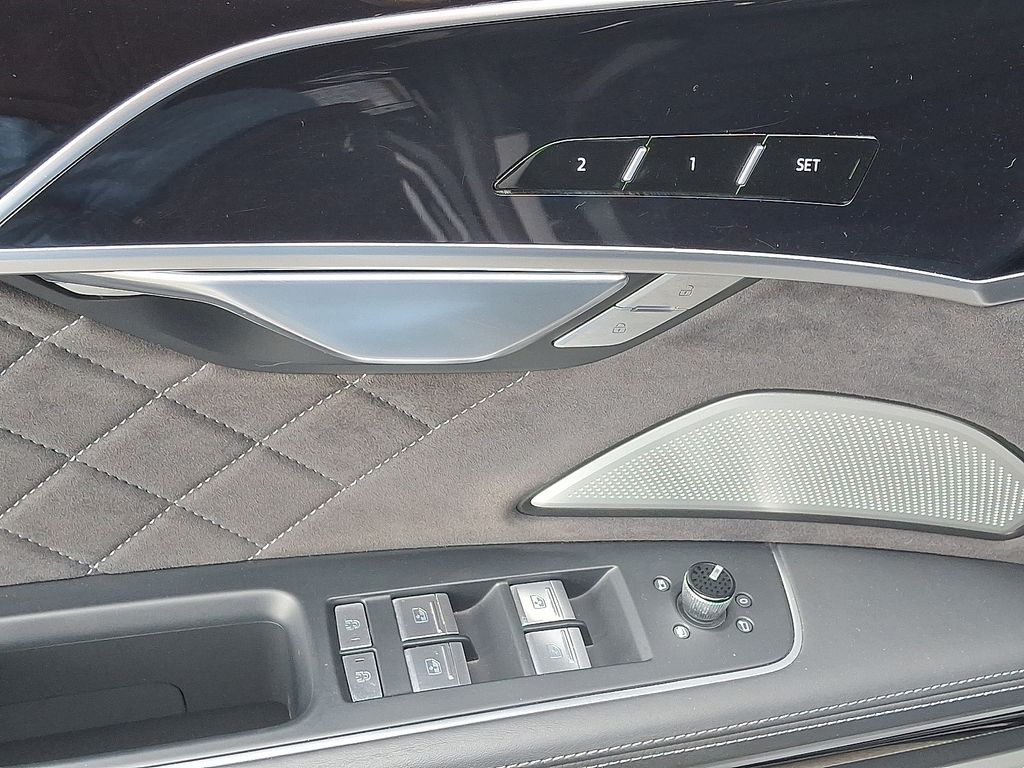 Thumbnail: 2023 Audi S8 - 12