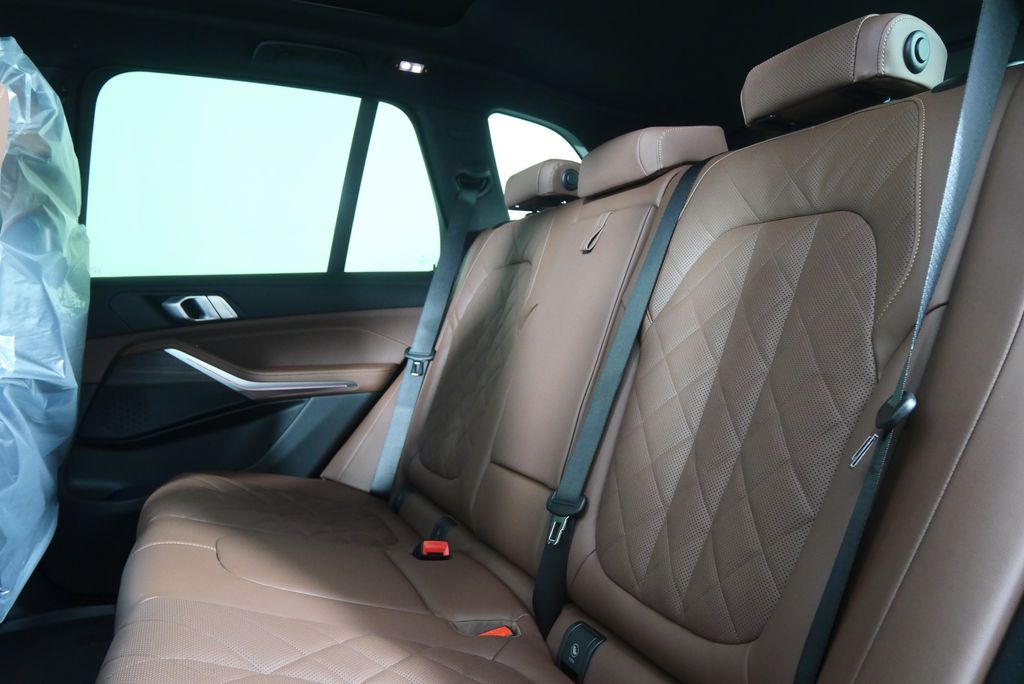 Thumbnail: 2026 BMW X5 - 16