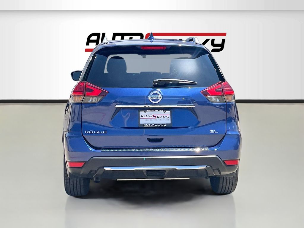 Used 2017 Blue Nissan SL image 6