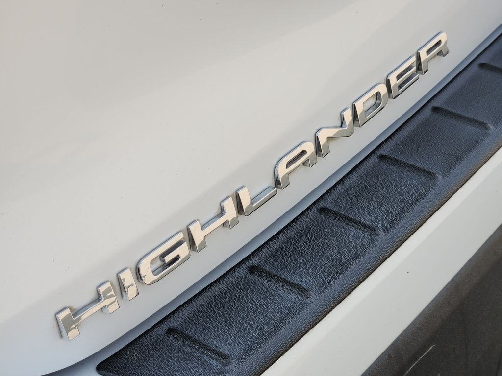 2022 Toyota Highlander Hybrid XLE Beige at Toyota of Victoria