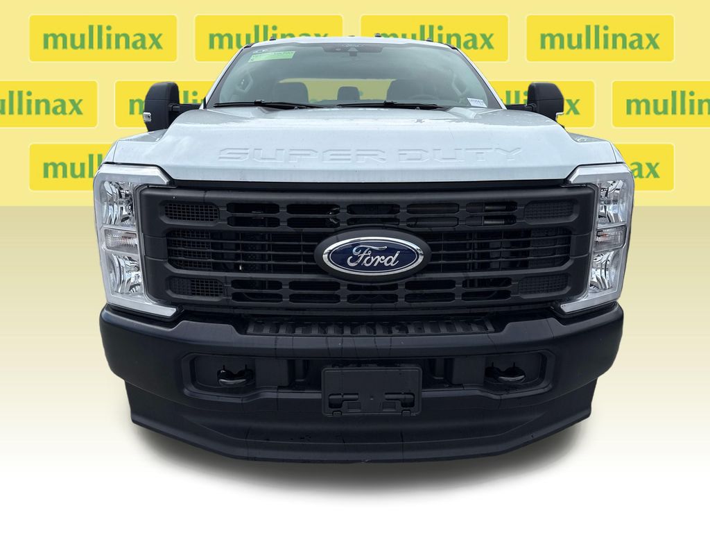 2025 Ford F-350 Super Duty Chassis Cab XL - Photo 11