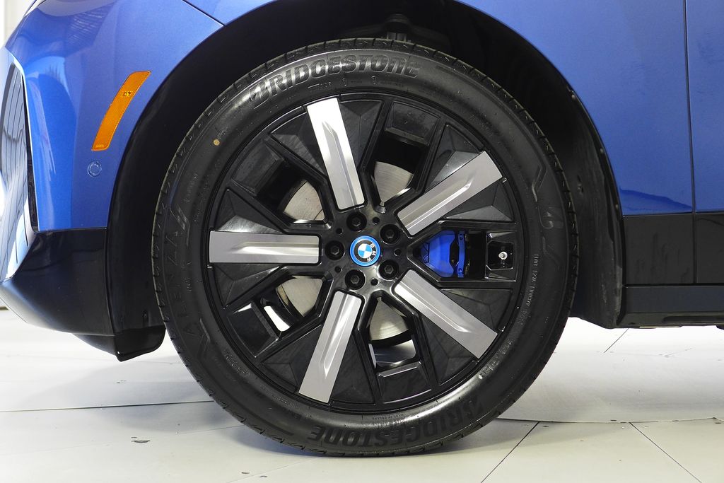 Thumbnail: 2023 BMW iX - 5
