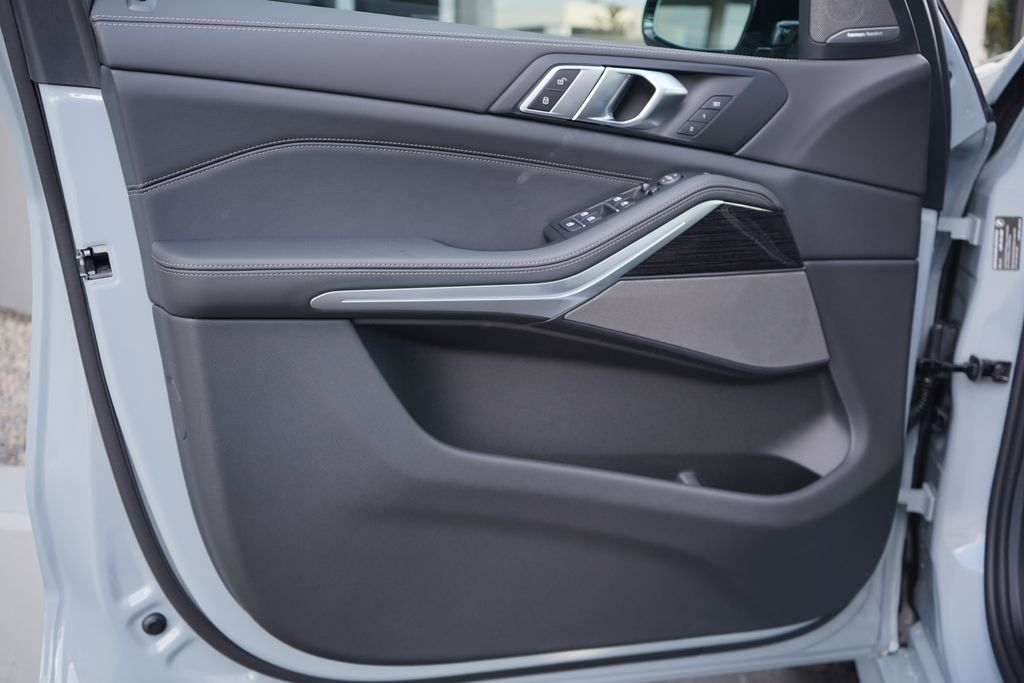 Thumbnail: 2026 BMW X5 - 8