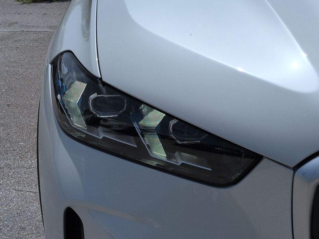 New 2026 White BMW xDrive40i image 10