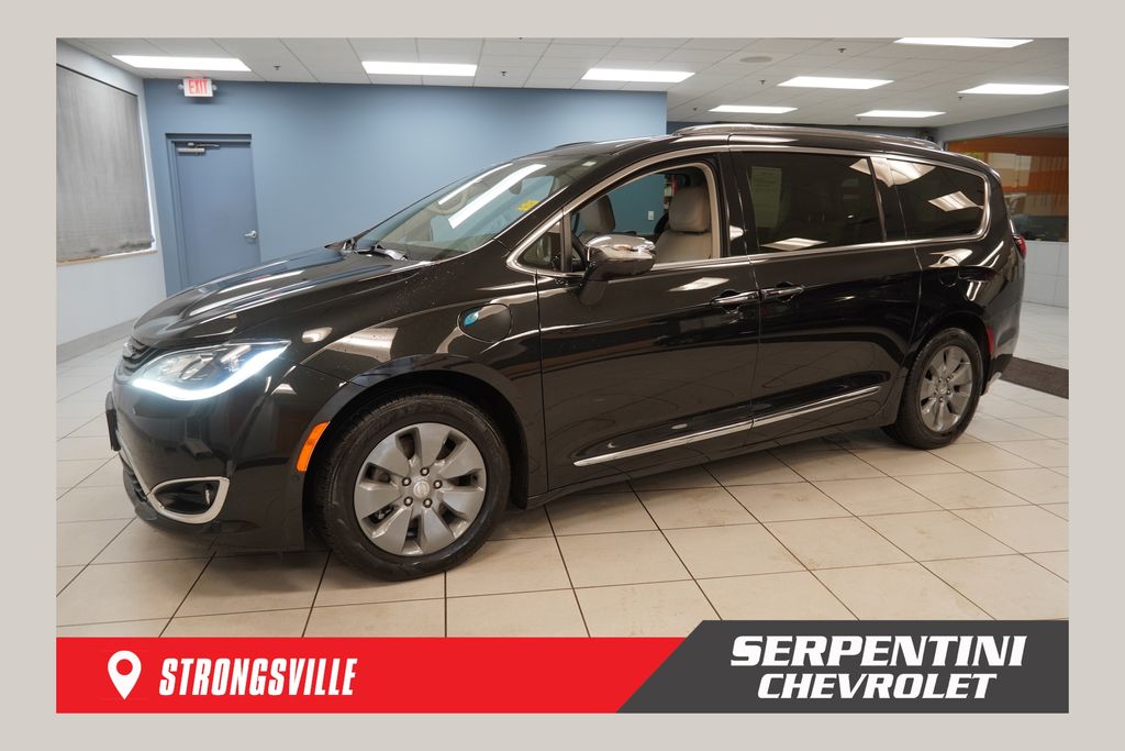 2018 Chrysler Pacifica Hybrid Negro (Brilliant Black Crystal Pearlcoat) Minivan Tracción delantera Transmisión variable continua