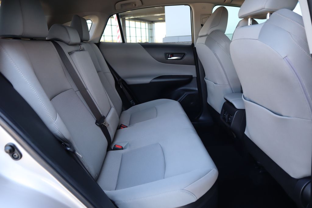 Thumbnail: 2021 Toyota Venza - 21