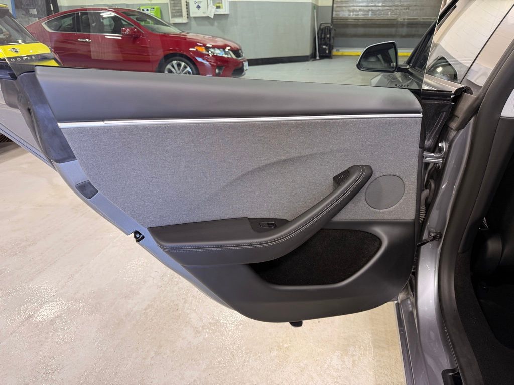 Thumbnail: 2025 Tesla Model 3 - 17