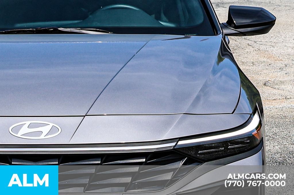 Used 2025 Silver Hyundai SEL Sport image 15