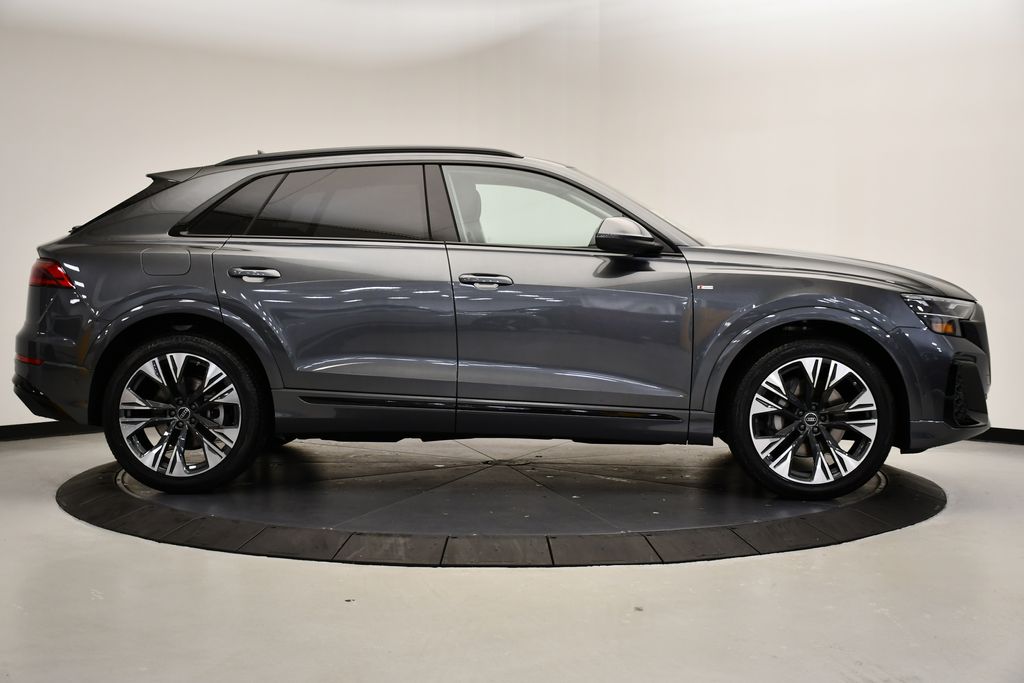 Thumbnail: 2026 Audi Q8 - 6