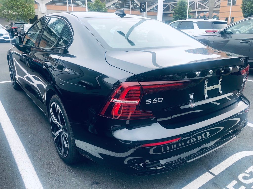 Thumbnail: 2025 Volvo S60 - 6